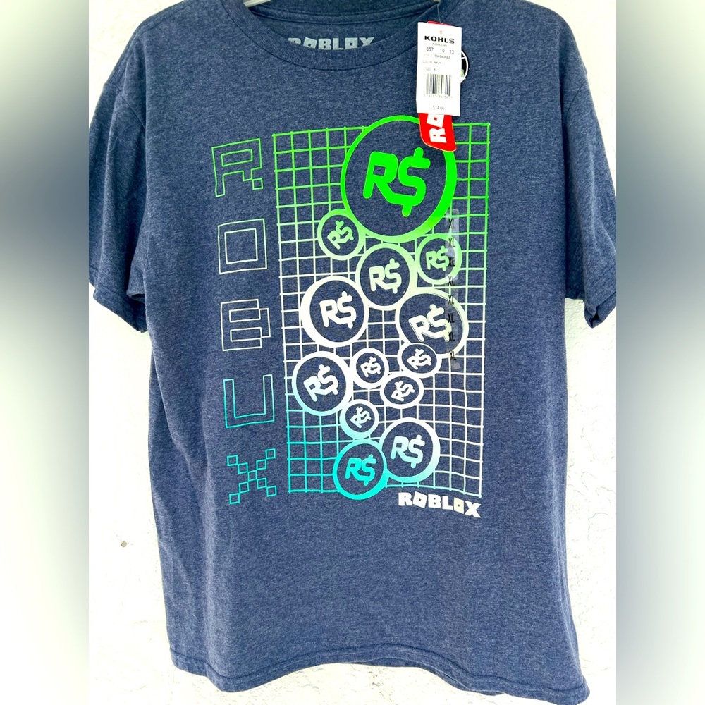 Roblox shirt with glow in the dark logo for boys! Size XL